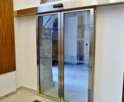 porte automatique coulissante pour bâtiment adminsitratif