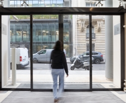 Porte automatique coulissante de type optima 150