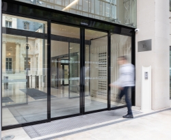 SAS de 2 portes automatiques pour bâtiments tertiaires