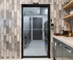porte automatique intérieure en galandage GALINO pour hôtel et restaurant