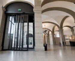 SAS de portes automatiques télescopiques d'entrée de musée