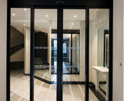 porte automatique coulissante pour bâtiment tertiaire