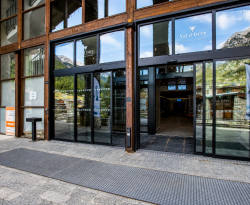 Porte automatique isolante en montagne