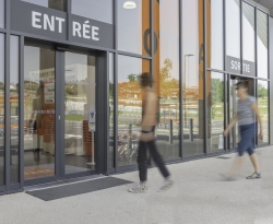 Porte automatique sécurisée pour magasin alimentaire