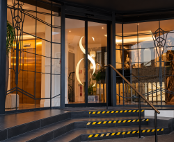 Porte automatique lumineuse pour hôtel