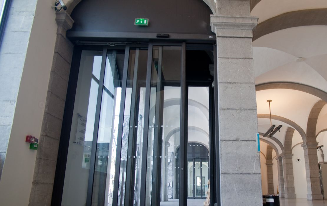 SAS de portes automatiques télescopiques d'entrée de musée