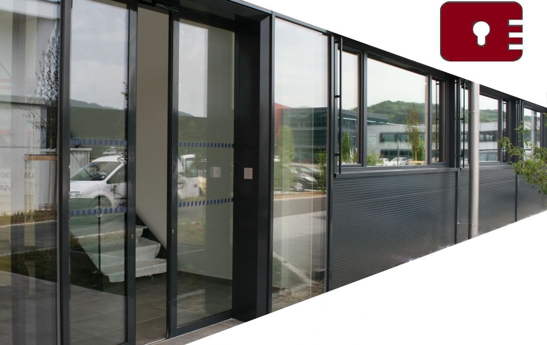 Porte automatique sécurisée CR2 pour bâtiment administratif