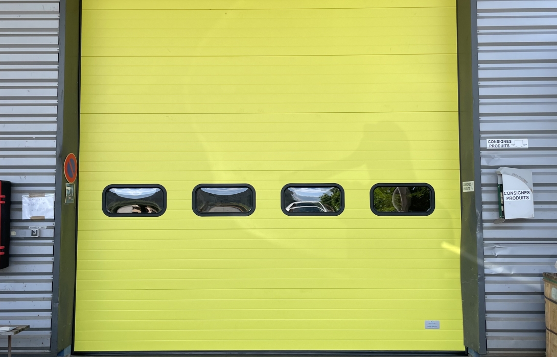 porte sectionnelle pour logistique