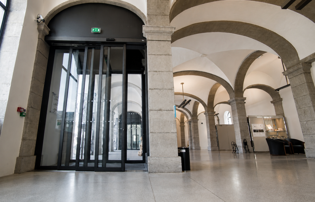 SAS de portes automatiques télescopiques d'entrée de musée