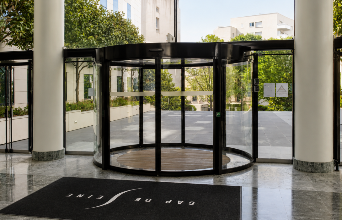 Porte automatique cintrée pour bâtiment tertiaire