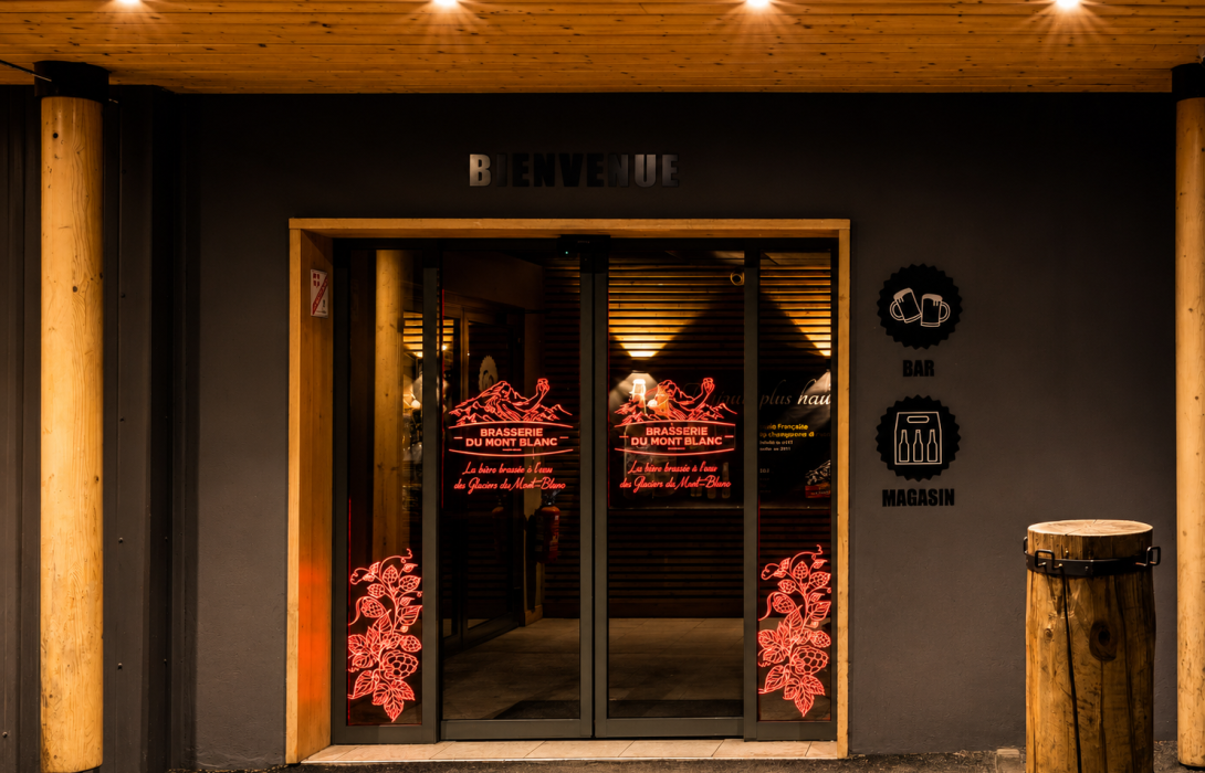Porte automatique lumineuse pour brasserie