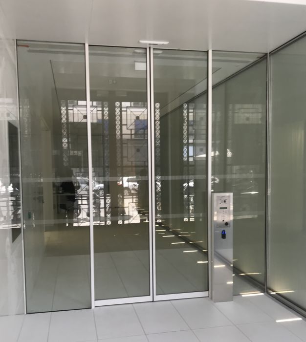 porte automatique coulissante pour bâtiment tertiaire