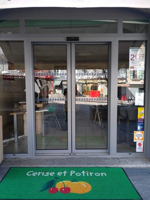 Porte automatique sécurisée CR2 pour magasin