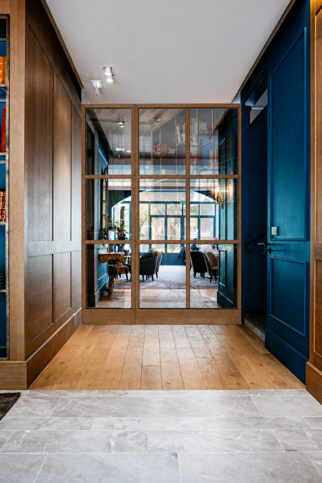 Porte automatique coulissante dans une auberge étoilée