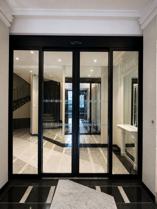 porte automatique coulissante pour bâtiment tertiaire
