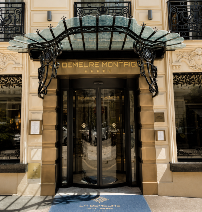 Porte automatique cintrée sur-mesure pour hôtel