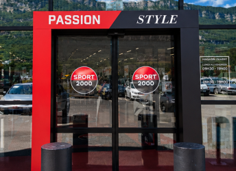 SPORT 2000 Drumettaz-Clarafond fait de son entrée un véritable média avec la porte automatique MOV-e®