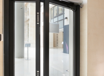 Porte automatique battante