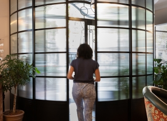 Porte automatique cintrée