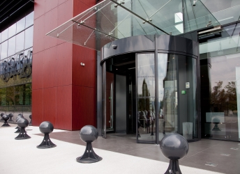 Porte automatique cintrée